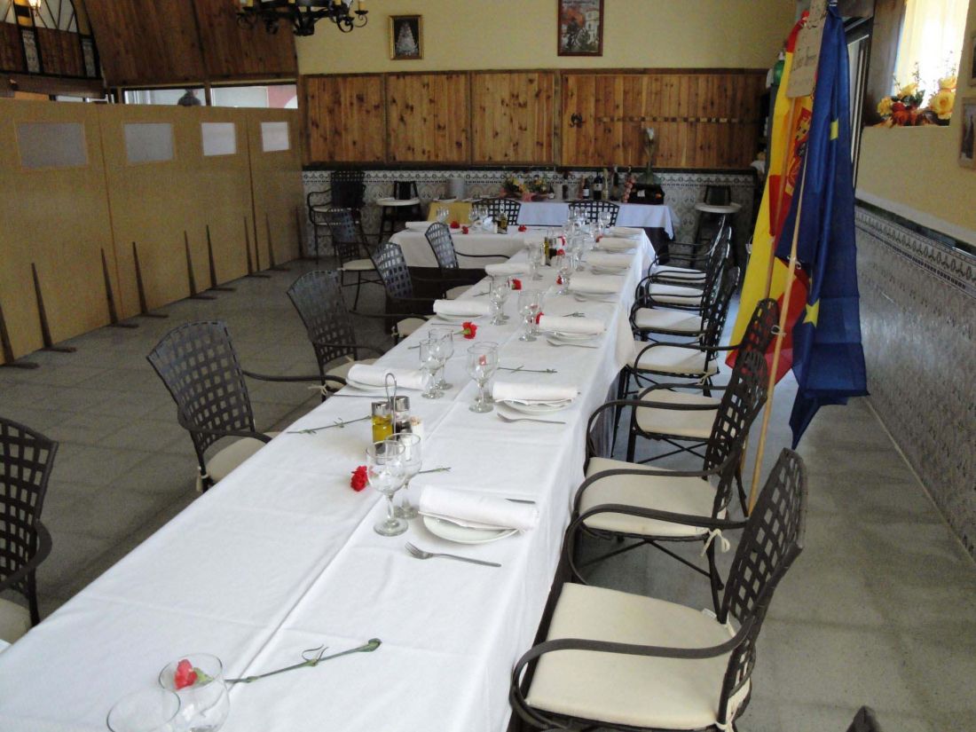 Mesa preparada para celebración